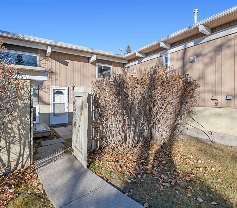 #201 11010 Bonaventure Drive SE, Calgary, Alberta, T2J 3A8